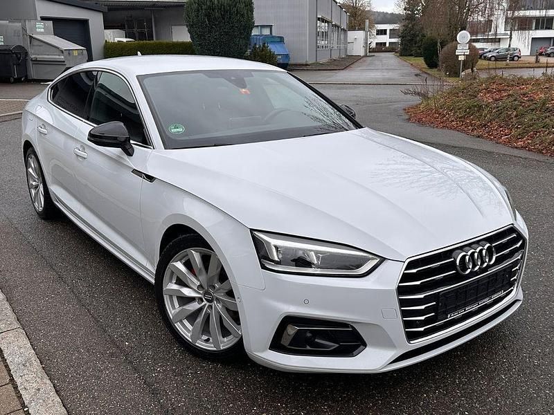 Weiß Gebraucht 2018 Audi A5 Sportback Sport Kleinwagen | 19.290 € (Teuer) - Bild 1/4