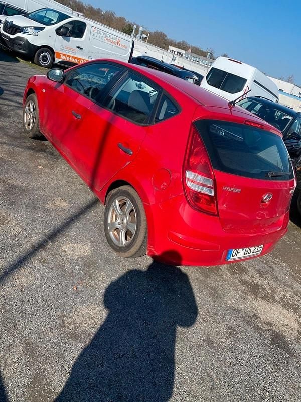 Gebraucht Hyundai i30 110 PS (80 kW) 2009 Rot Kombi