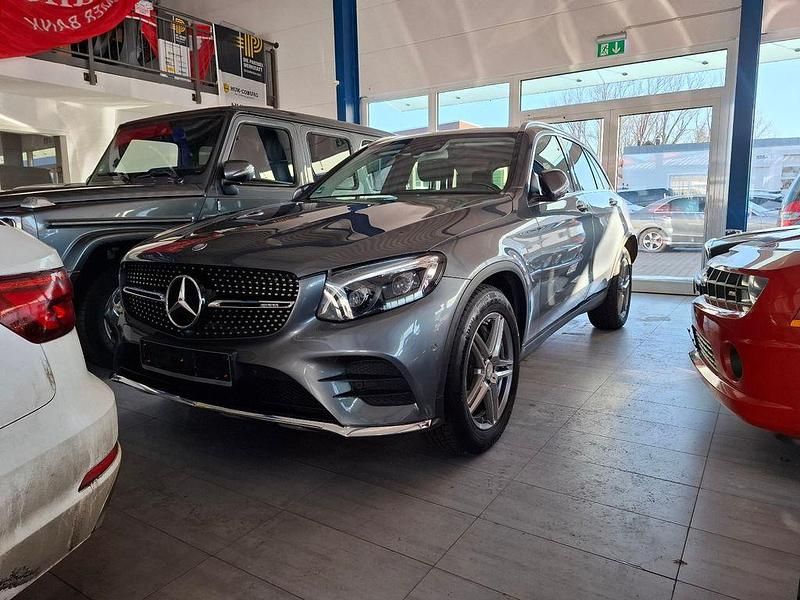 Grau Gebraucht 2016 Mercedes GLC220 AMG line SUV | 33.990 € - Bild 1/4