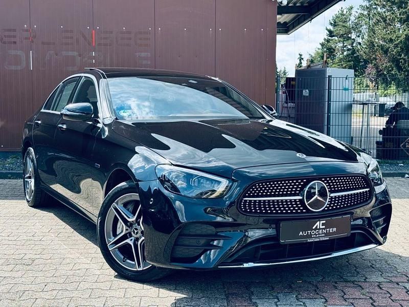 Obsidianschwarz metalliclack Gebraucht 2021 Mercedes E300 AMG Limousine | 47.990 € - Bild 1/4