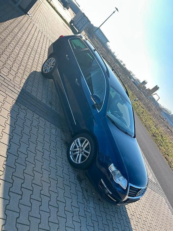 Gebraucht VW Passat 140 PS (102 kW) 2009 Blau Kombi