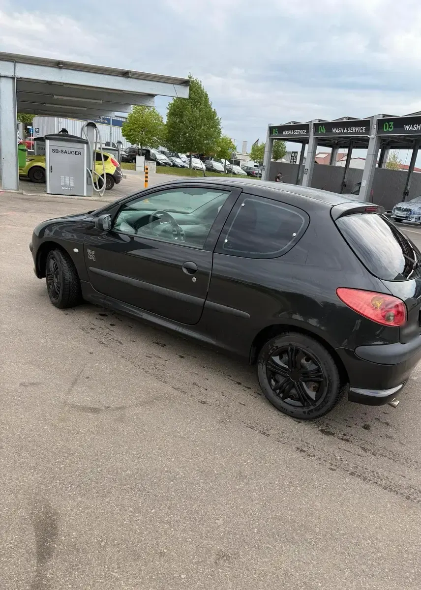 Gebraucht Peugeot 206 60 PS (44 kW) 2004 Schwarz Kleinwagen