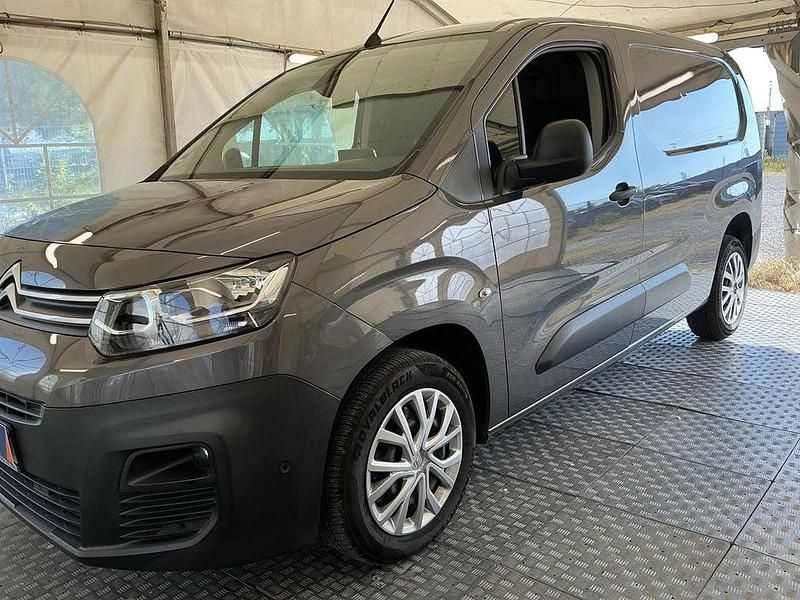 Grau Gebraucht 2020 Citroën Berlingo Van / Kleinbus | 16.790 € (Superpreis) - Bild 1/4
