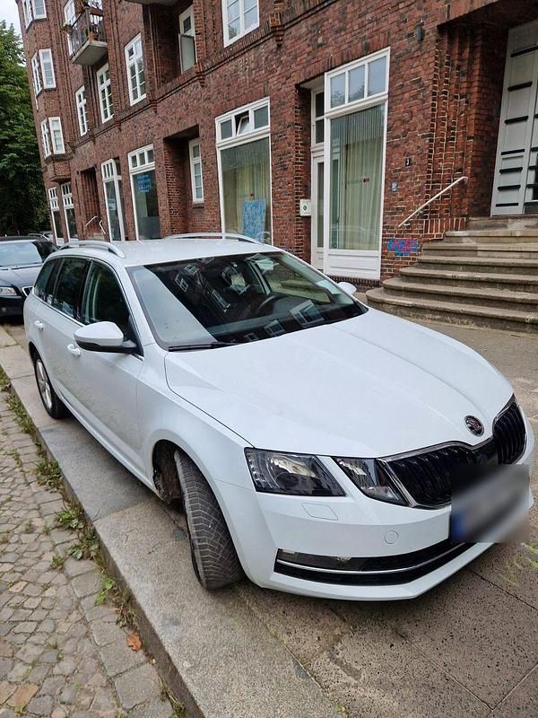 Weiß Gebraucht 2018 Skoda Octavia Style Kombi | 13.490 € (Superpreis) - Bild 1/4