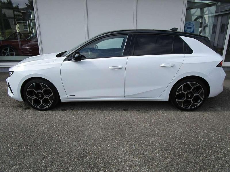 Gebraucht Opel Astra GS Line 131 PS (96 kW) 2023 Jade weiss/arktis weiss Kleinwagen