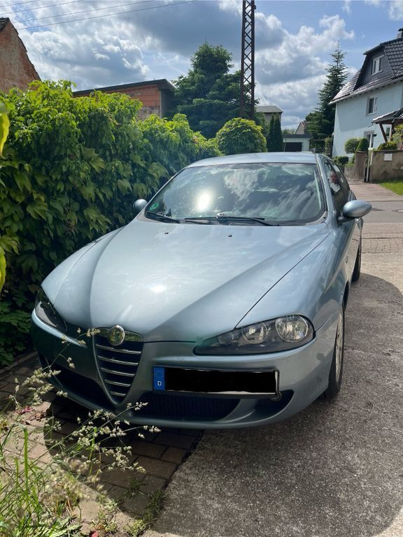 Blau Gebraucht 2006 Alfa Romeo 147 Distinctive Kleinwagen | 4.500 € - Bild 1/4