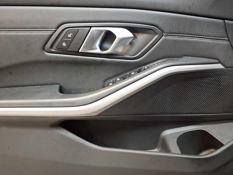 Gebraucht BMW 318 Advantage 150 PS (110 kW) 2020 Schwarz uni Limousine