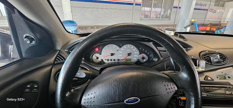 Gebraucht 2002 Ford Focus Zetec Limousine | 550 € (Superpreis) - Bild 1/4