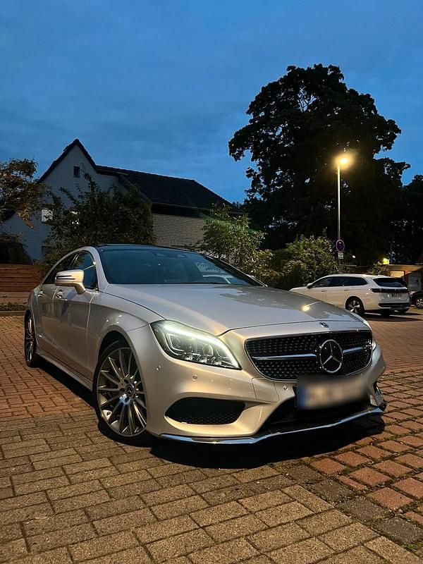 Silber Gebraucht 2016 Mercedes CLS350 AMG line Coupé | 30.999 € (Teuer) - Bild 1/4