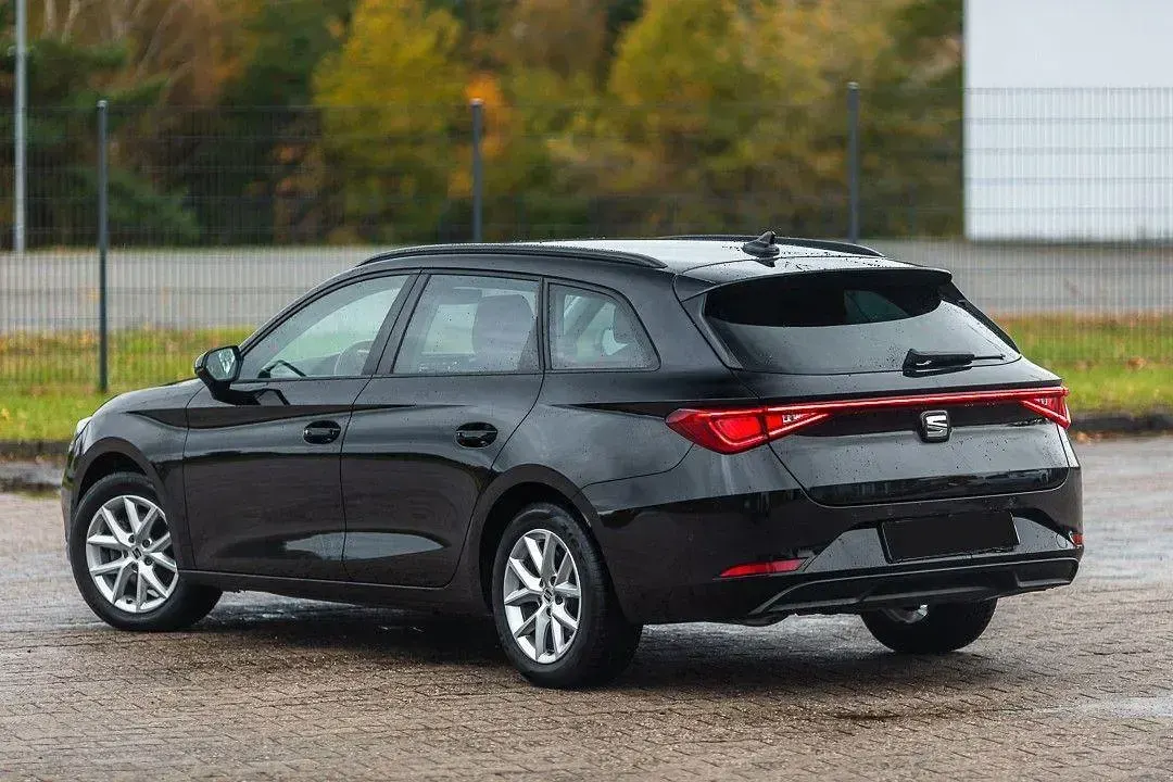 Używany Seat Leon Style 150 KM (110 kW) 2023 Czarny Sedan/Limuzyna