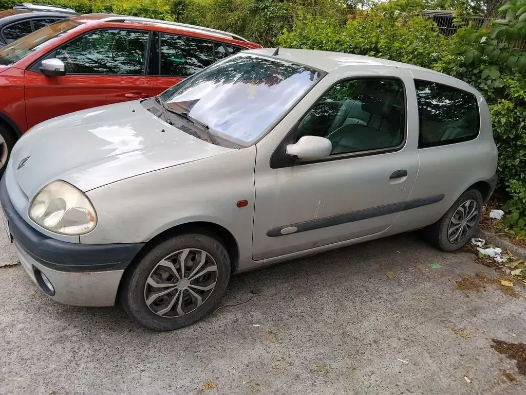 Gebraucht Renault Clio Initiale 90 PS (66 kW) 2000 Grau Limousine