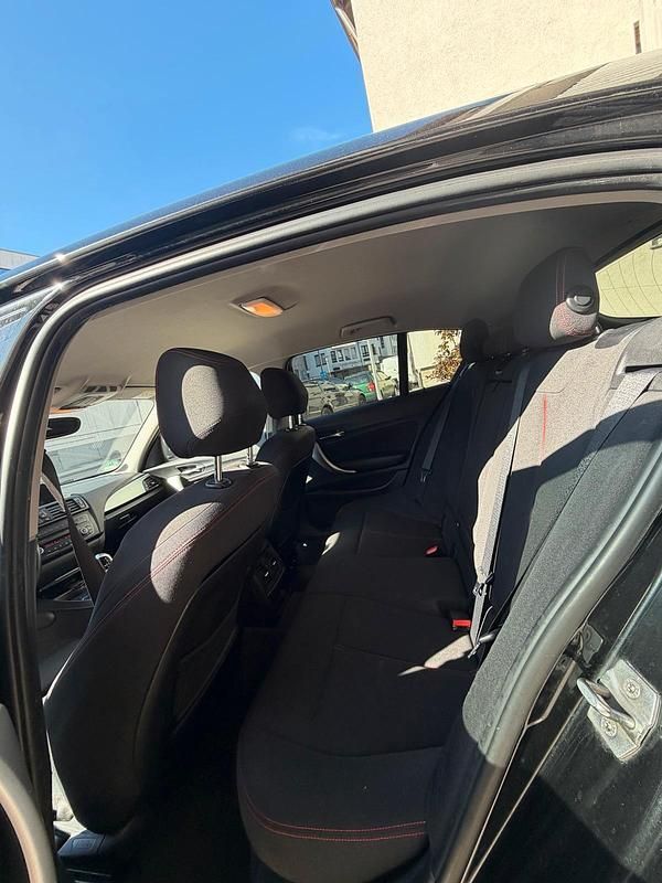 Gebraucht BMW 118 Sport Line 142 PS (104 kW) 2014 Schwarz Kleinwagen