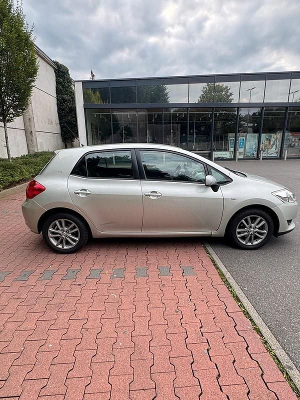 Gebraucht Toyota Auris Team 124 PS (91 kW) 2008 Andere farben Limousine