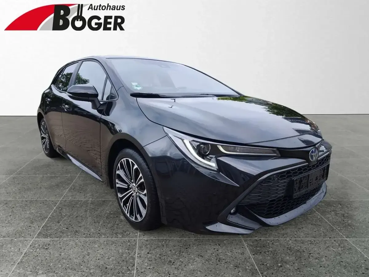 Gebraucht Toyota Corolla Team 122 PS (89 kW) 2022 Black mica / ink Limousine