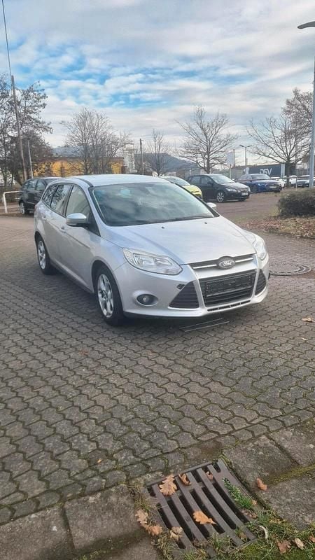 Silber Gebraucht 2014 Ford Focus Kombi | 3.899 € (Superpreis) - Bild 1/4