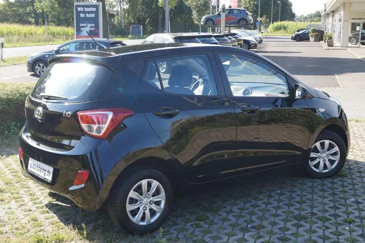 Gebraucht Hyundai i10 67 PS (49 kW) 2016 Schwarz Kleinwagen