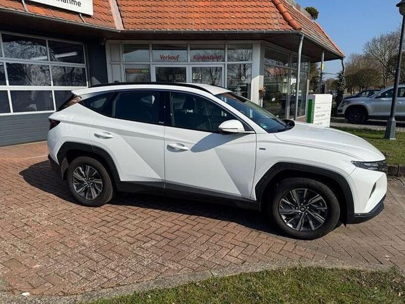 Gebraucht Hyundai Tucson Select 136 PS (100 kW) 2021 Weiß SUV