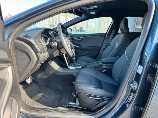 Gebraucht Volvo V40 CC Plus 152 PS (111 kW) 2019 Blau Kombi