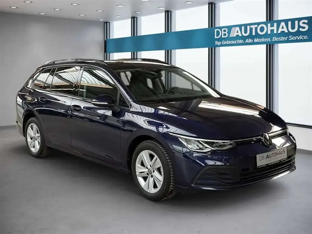 Gebraucht VW Golf VIII Life 110 PS (80 kW) 2023 Blau Kombi