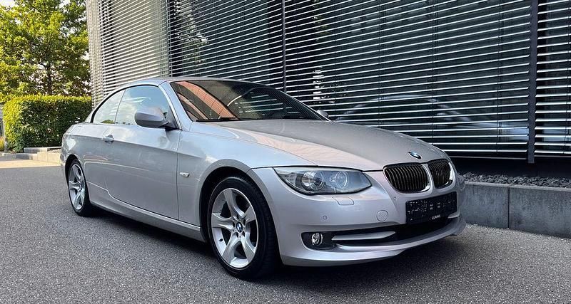 Silber Gebraucht 2010 BMW 325 Cabriolet Sport Line Cabrio | 13.200 € (Etwas zu teuer) - Bild 1/4