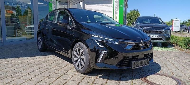 Neu Mitsubishi Colt Plus 91 PS (66 kW) 2025 Schwarz Limousine