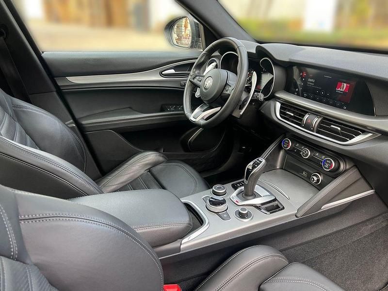 Gebraucht Alfa Romeo Stelvio Veloce 209 PS (153 kW) 2022 Colore esterno (nero vulcano, SUV