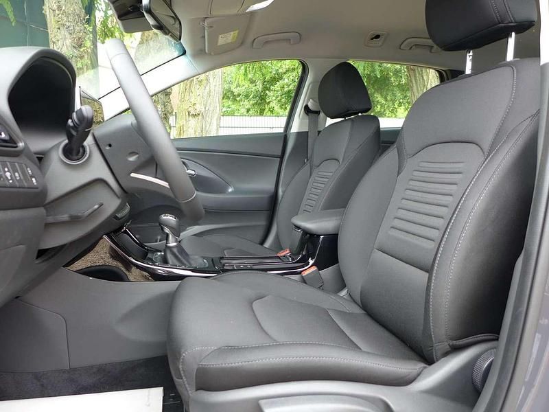 Neu Hyundai i30 Advantage 101 PS (74 kW) 2025 Ecoztronic grey Kombi