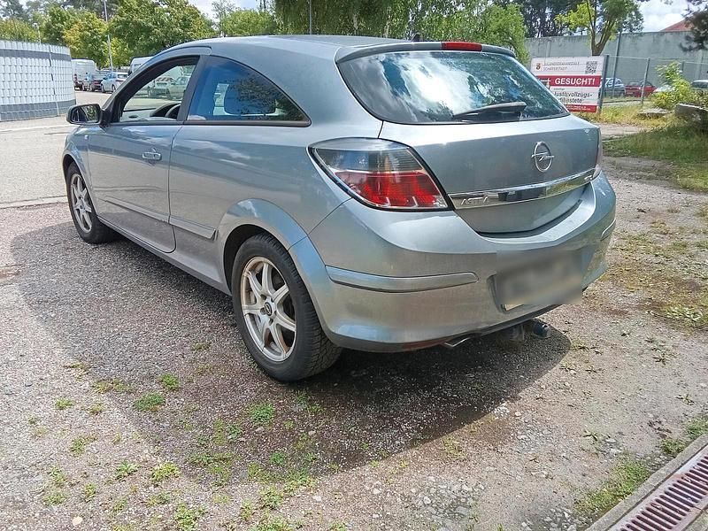 Andere außenfarben Gebraucht 2009 Opel Astra GTC Coupé | 2.199 € (Superpreis) - Bild 1/4