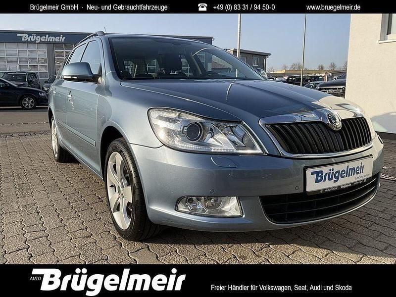 Gebraucht Skoda Octavia Elegance 160 PS (117 kW) 2012 Satingrau Kombi