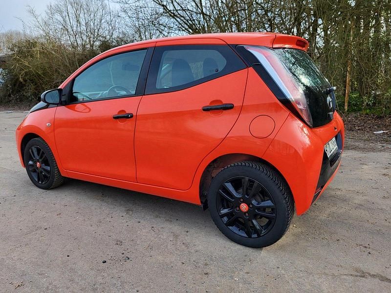 Gebraucht Toyota Aygo X-cite 69 PS (50 kW) 2014 Orange Kleinwagen