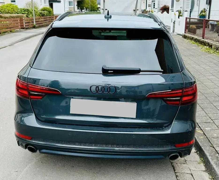 Używany Audi A4 Black Edition 252 KM (185 kW) 2018 Szary Sedan/Limuzyna