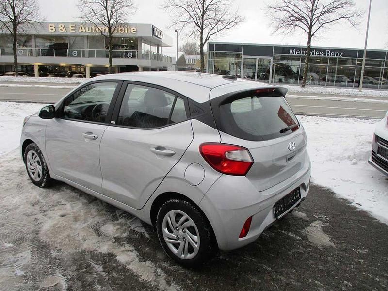 Gebraucht Hyundai i10 Select 67 PS (49 kW) 2021 Silber Kleinwagen