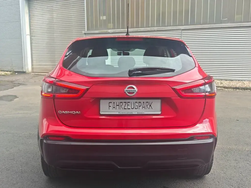 Gebraucht Nissan Qashqai Visia 116 PS (85 kW) 2017 Rot SUV