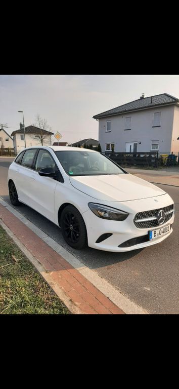 Weiß Gebraucht 2020 Mercedes B180 Van / Kleinbus | 12.200 € (Fairer Preis) - Bild 1/4