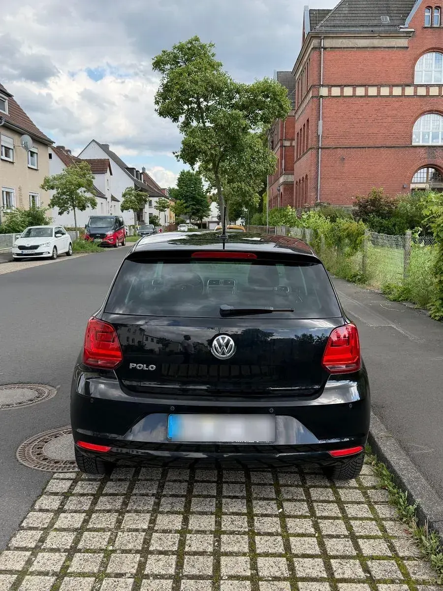 Gebraucht VW Polo Sound 60 PS (44 kW) 2016 Schwarz Kleinwagen