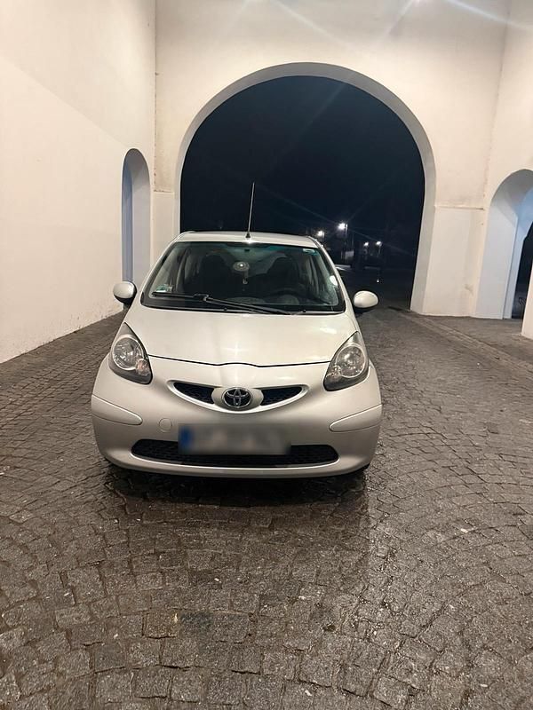 Gebraucht Toyota Aygo 68 PS (50 kW) 2009 Grau Kleinwagen