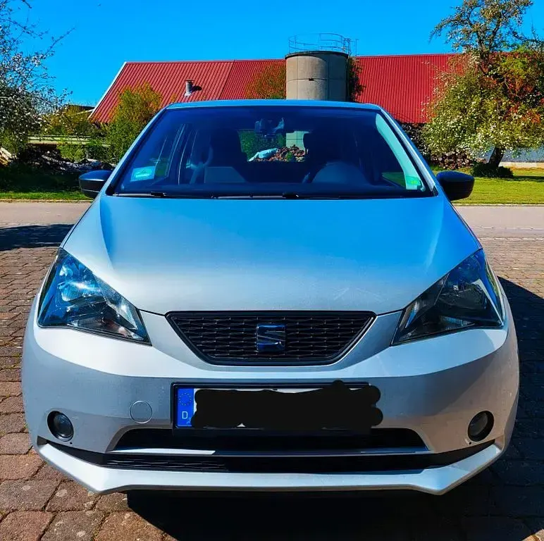 Używany Seat Mii 60 KM (44 kW) 2016 Srebrny Hatchback