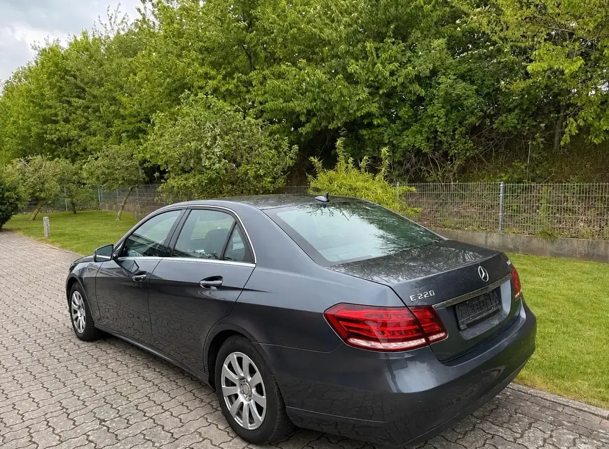 Gebraucht Mercedes E220 170 PS (125 kW) 2013 Grau Limousine