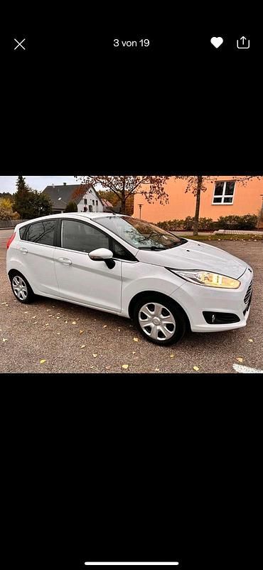 Gebraucht Ford Fiesta 101 PS (74 kW) 2014 Weiß Kleinwagen