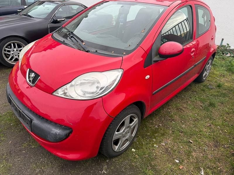 Rot Gebraucht 2006 Peugeot 107 Kleinwagen | 500 € (Guter Preis) - Bild 1/4