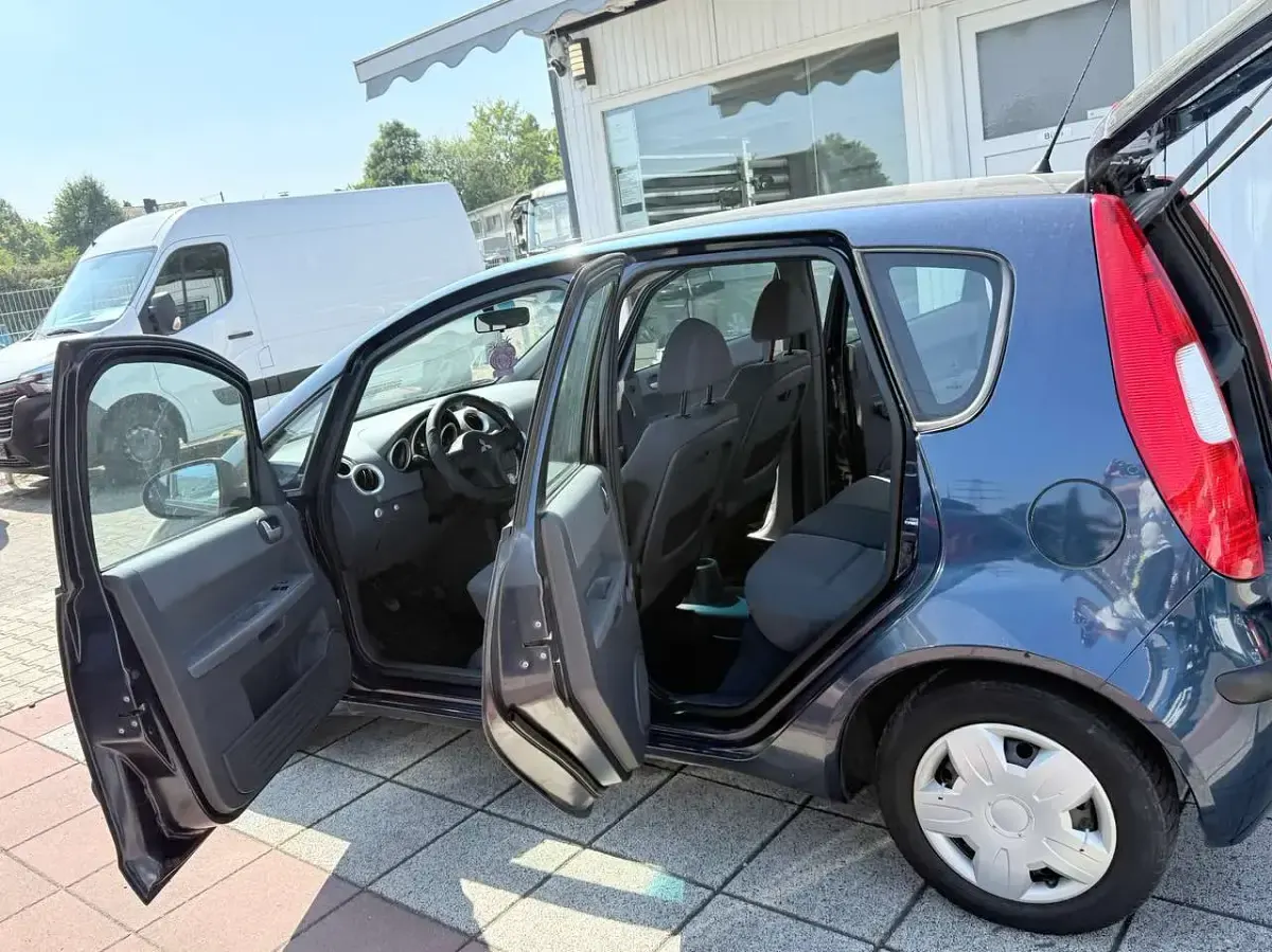 Gebraucht Mitsubishi Colt Invite 95 PS (69 kW) 2005 Indigo blue Kleinwagen