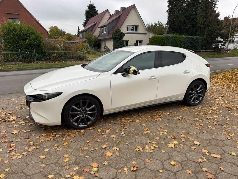 Weiß Gebraucht 2021 Mazda 3 Selection Limousine | 15.800 € (Superpreis) - Bild 1/4