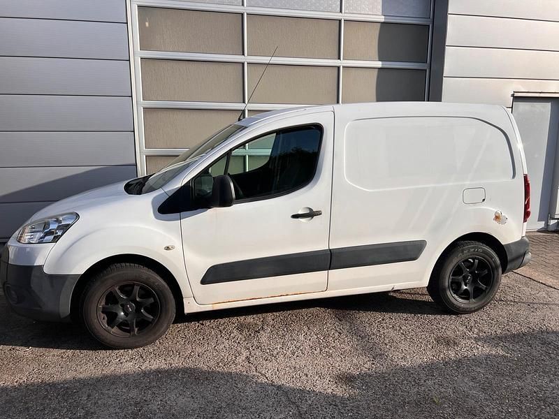 Weiß Gebraucht 2012 Peugeot Partner Van / Kleinbus | 3.800 € (Fairer Preis) - Bild 1/4