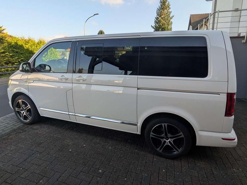 Weiß Gebraucht 2017 VW Multivan Generation Six Van | 34.500 € (Fairer Preis) - Bild 1/4