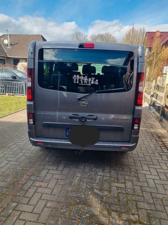 Gebraucht Opel Vivaro S 145 PS (106 kW) 2016 Silber Van / Kleinbus