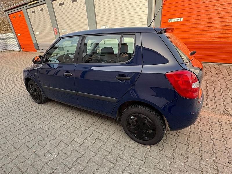 Gebraucht Skoda Fabia 60 PS (44 kW) 2011 Blau Limousine