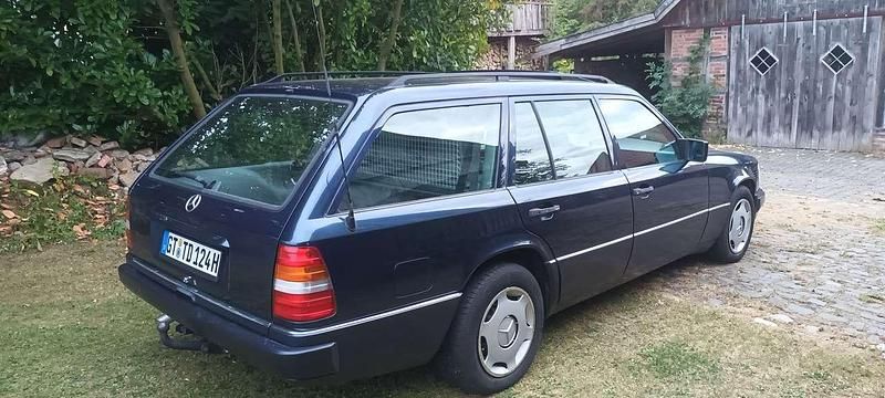 Second-hand Mercedes E250 113 CP (83 kW) 1995 Albastru Break
