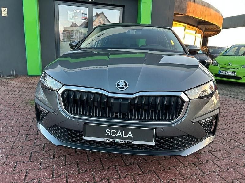 Neu Skoda Scala Selection 116 PS (85 kW) 2025 Grau Kleinwagen