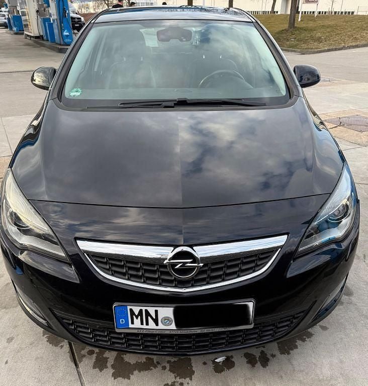 Gebraucht Opel Astra Edition 200 PS (147 kW) 2010 Schwarz Limousine