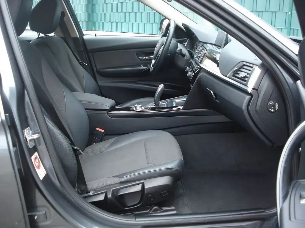 Gebraucht BMW 320 Advantage 190 PS (139 kW) 2016 Grau Limousine